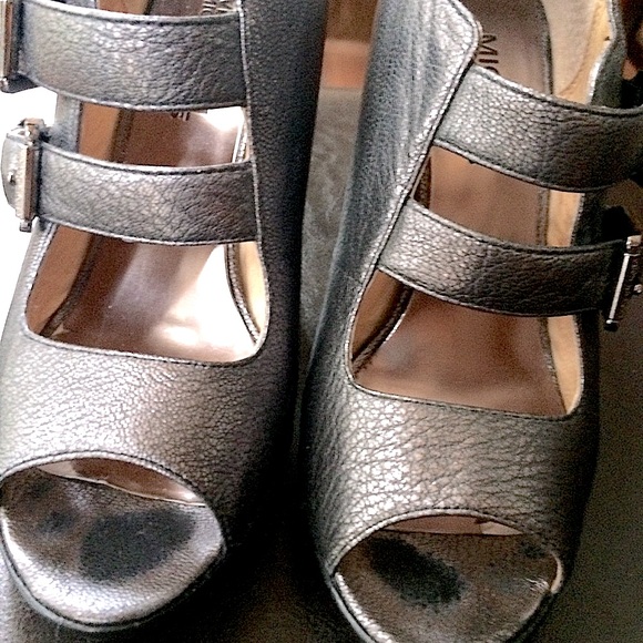 4.5 MICHAEL KORS DOUBLE BUCKLE STRAP PEEP TOE STILETTO HEEL BRONZE OLIV… - Picture 2 of 8